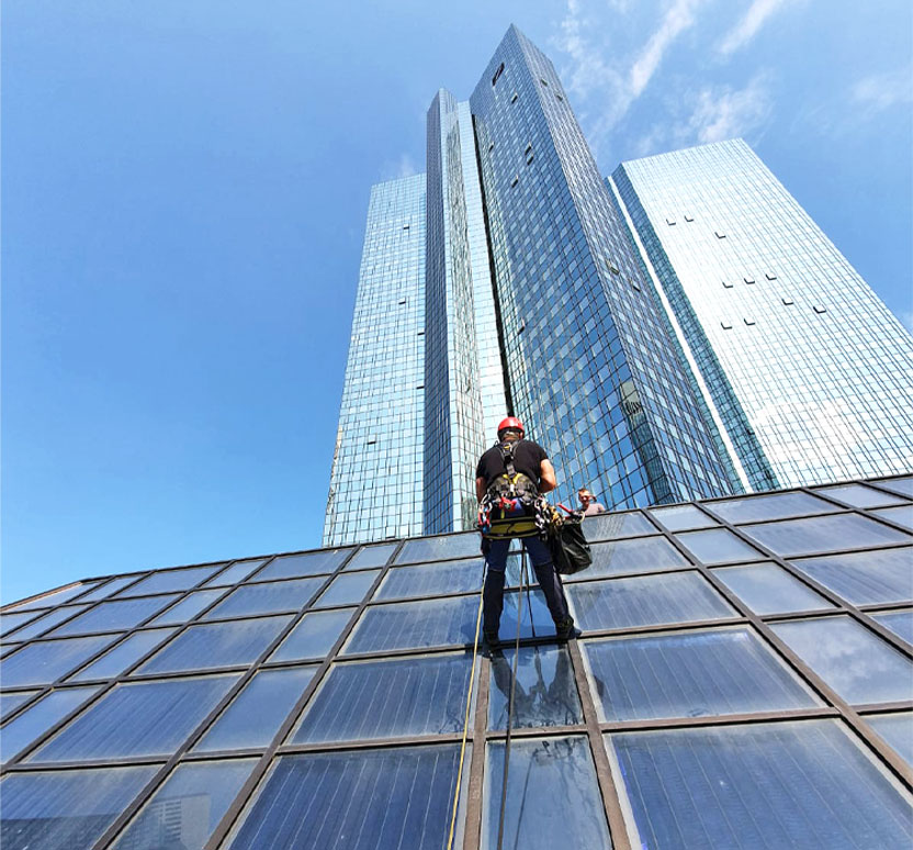 Industrieklettern bei KM-Industrieverglasung